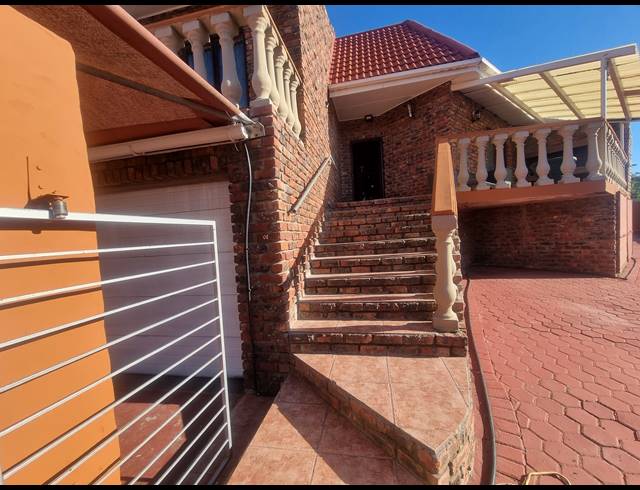 6 BEDROOM FREESTANDING FOR SALE IN HEIDERAND